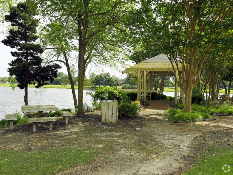 More Photos Of 4135-4165 Willow Lake Blvd, Memphis Light Distribution For Lease