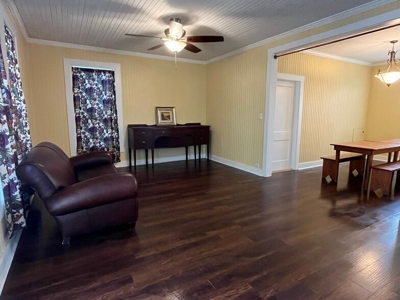 More Photos Of 1600 S Ford St, Llano Storefront Retail Office For Sale