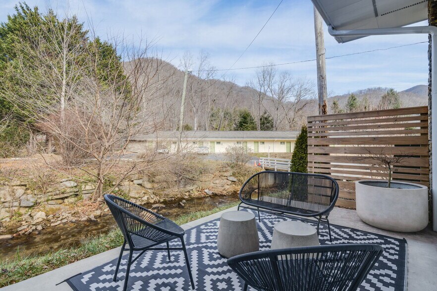 More Photos Of 4102 Soco Rd, Maggie Valley Hotel For Sale