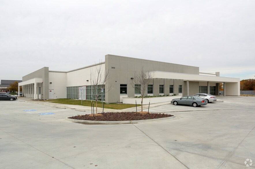 More Photos Of 3050 S Center St, Arlington Medical For Lease
