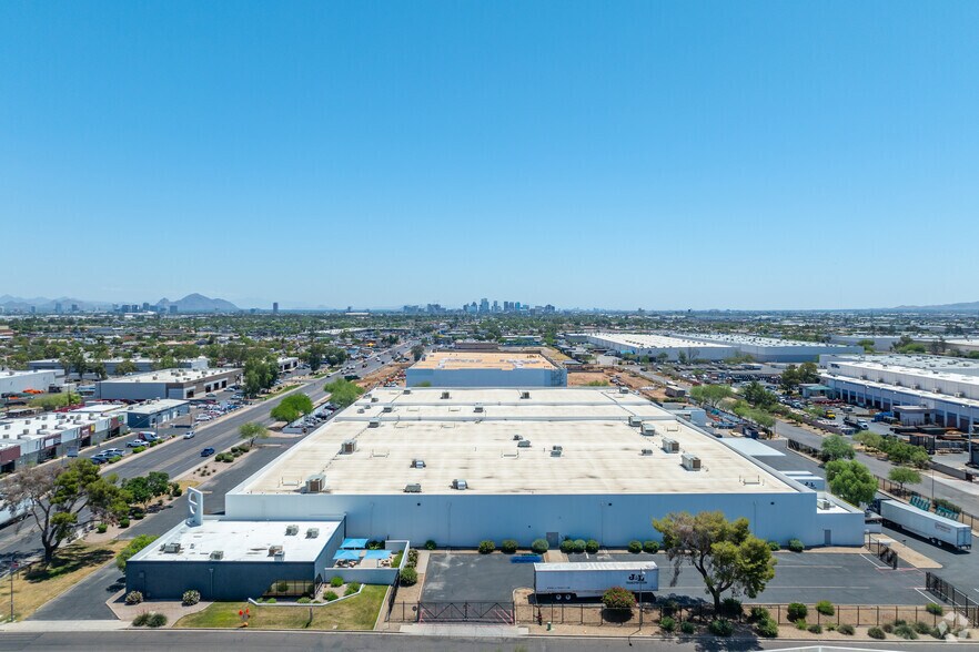 More Photos Of 3865 W Van Buren St, Phoenix Distribution For Lease