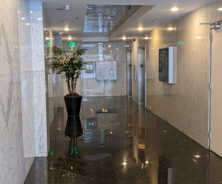 More Photos Of 280 S Beverly Dr, Beverly Hills Office For Lease