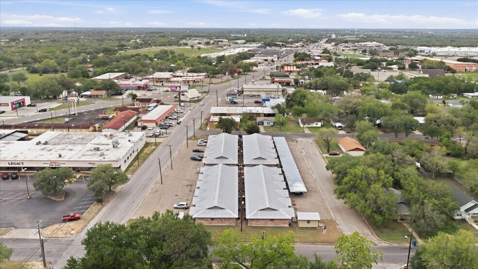 More Photos Of 1400 N Saint Marys St, Beeville Apartments For Sale