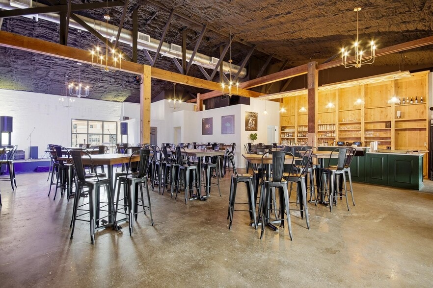 More Photos Of 806 S 2nd St, Abilene Light Distribution For Sale