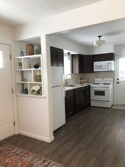More Photos Of 735-761 Hollywood Ave, Cuyahoga Falls Apartments For Sale
