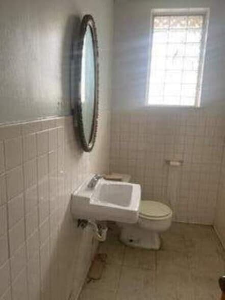 More Photos Of 15560 Puritan St, Detroit Flex For Sale