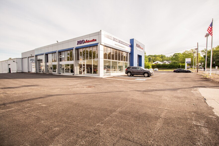 More Photos Of 191 W Main St, Dudley Auto Dealership For Lease