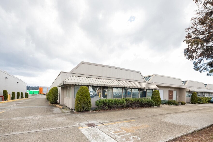 More Photos Of 638-706 Derwent Way, Delta Warehouse For Lease