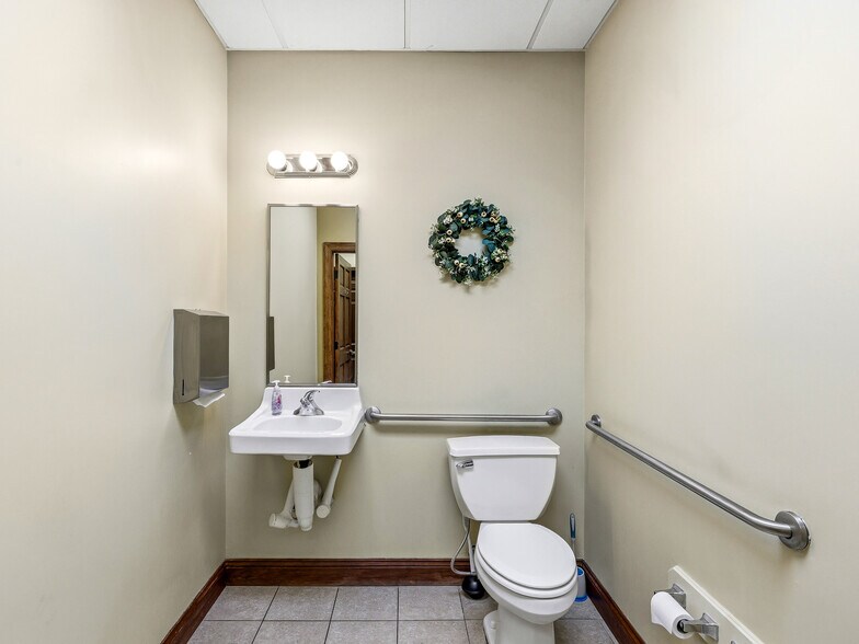 More Photos Of 101 Jack St, Hendersonville Bank For Sale