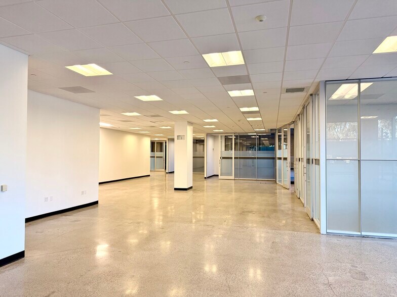 More Photos Of 3150 Bristol St, Costa Mesa Office For Lease