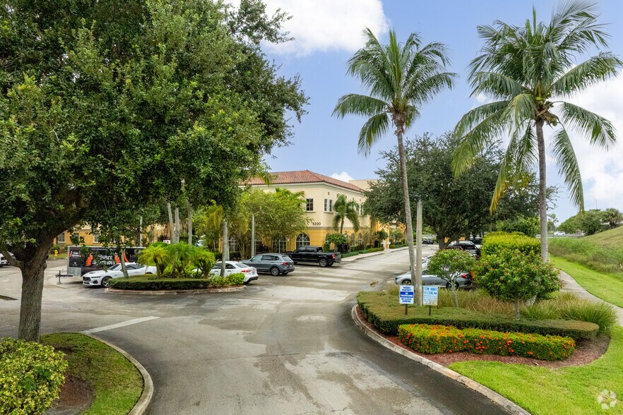 More Photos Of 5220 Hood Rd, Palm Beach Gardens Office For Lease