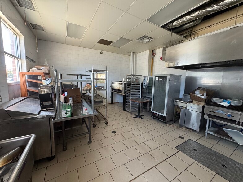 More Photos Of 174 Hamilton Rd, London Freestanding For Lease