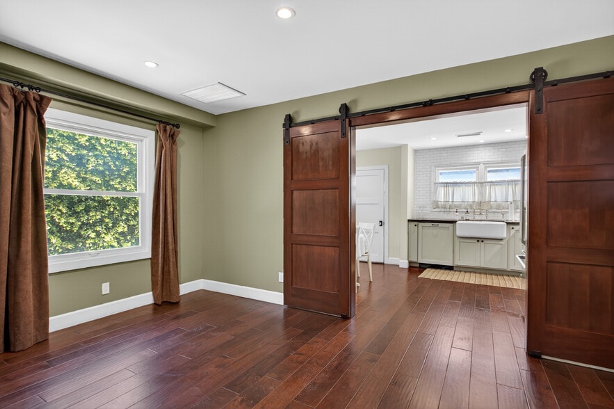 More Photos Of 17066 Palmdale Ln, Huntington Beach Contractor Storage Yard For Sale
