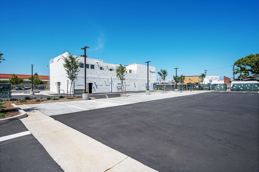 More Photos Of 622-628 E Anaheim St, Long Beach Storefront Retail Office For Sale