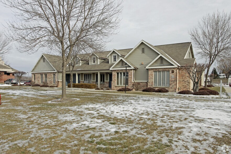 More Photos Of W176N9810 Rivercrest Dr, Germantown Unknown For Lease