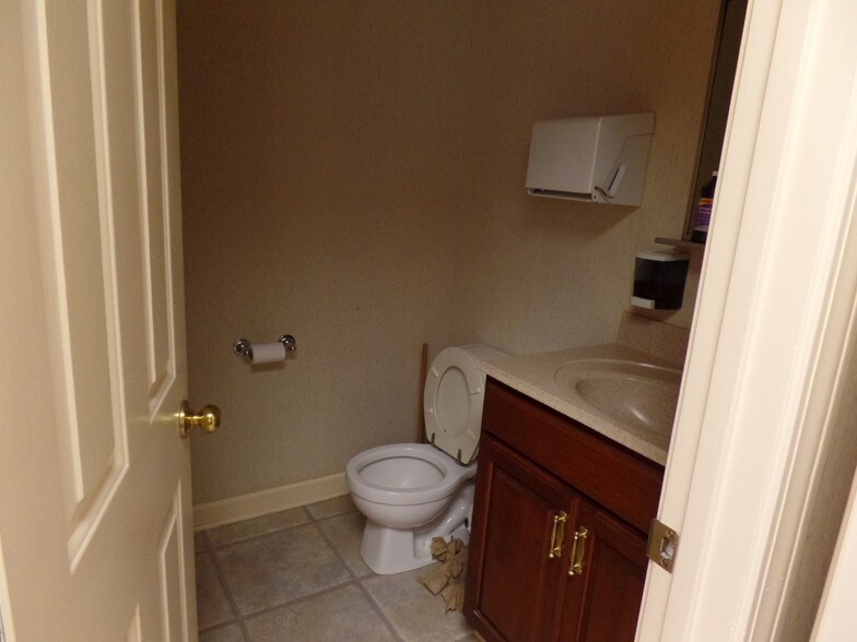 More Photos Of 316 E Harper St, Troy Medical For Sale