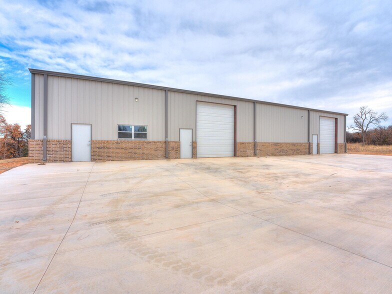 Primary Photo Of 1736 Red Oak Lane, Guthrie Warehouse For Lease