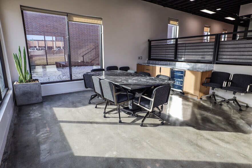More Photos Of 605 NW 4th St, Oklahoma City Office For Sale