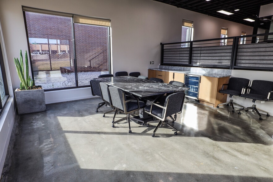 More Photos Of 605 NW 4th St, Oklahoma City Office For Sale