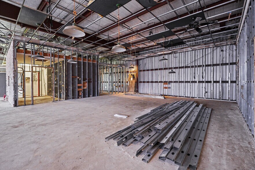 More Photos Of 470 This Way St, Lake Jackson General Retail For Lease