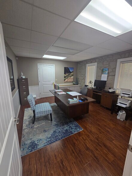 More Photos Of 214 Elm Pl, Broken Arrow Office For Sale