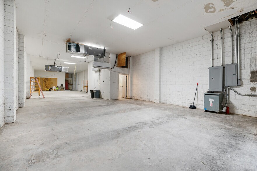 More Photos Of 123 N Long Beach Blvd, Compton Storefront Retail Office For Sale