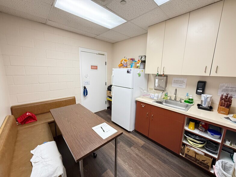 More Photos Of 725 Kapiolani Blvd, Honolulu Office For Lease