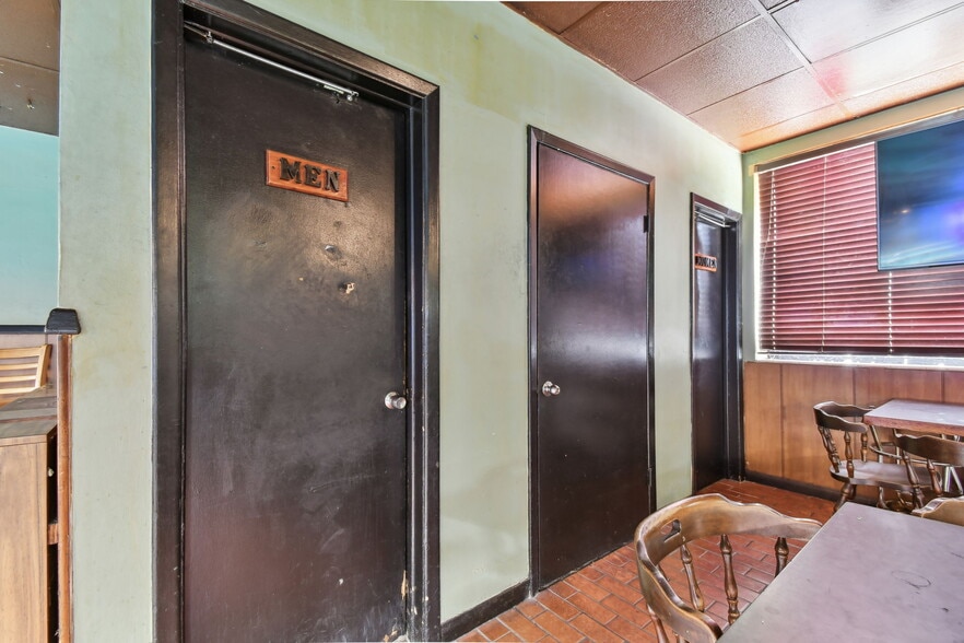More Photos Of 1212 Rogers St, Clearwater Bar For Sale