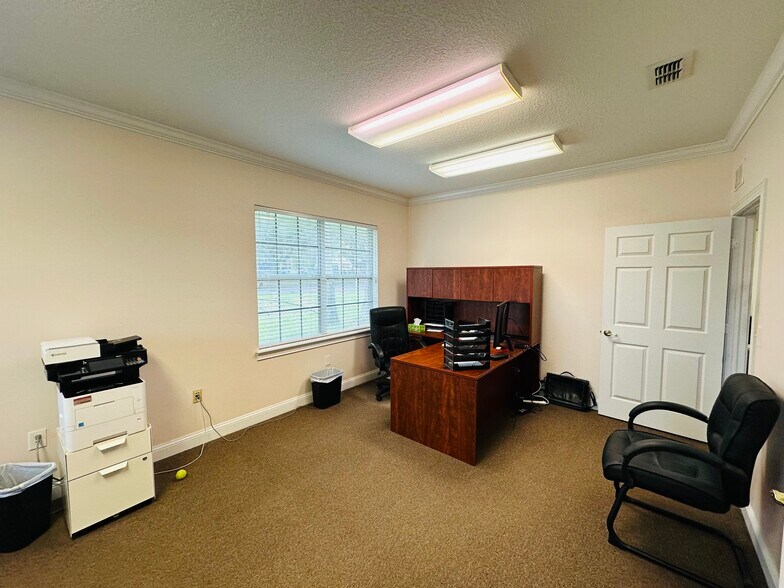 More Photos Of 6817 Southpoint Pky, Jacksonville Loft Creative Space For Lease