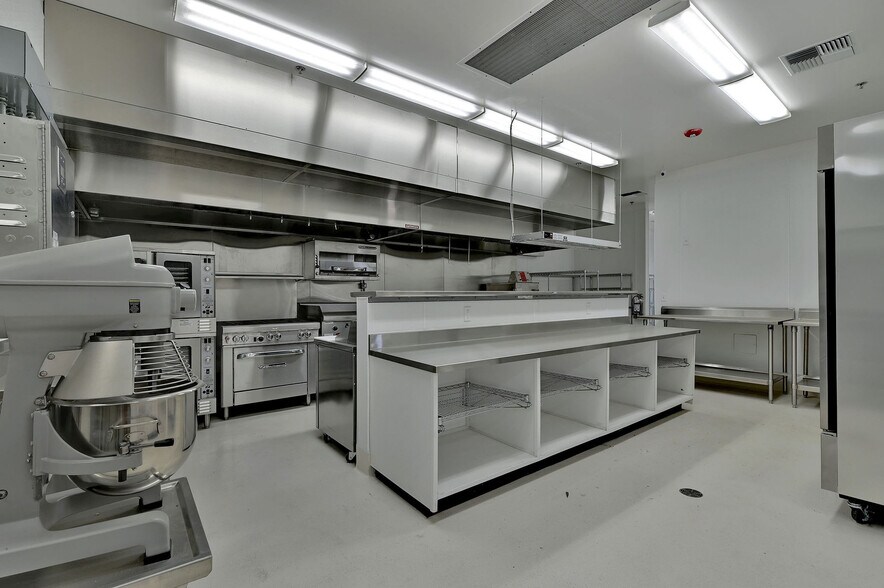 More Photos Of 208 S Green St, Sonora Restaurant For Sale