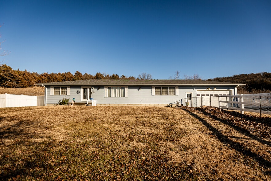 More Photos Of 12344 Kennel Dr, Junction City Specialty For Sale
