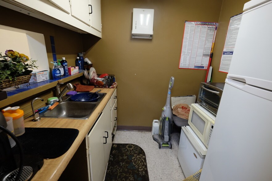 More Photos Of 10843 Magnolia Blvd, North Hollywood Medical For Lease