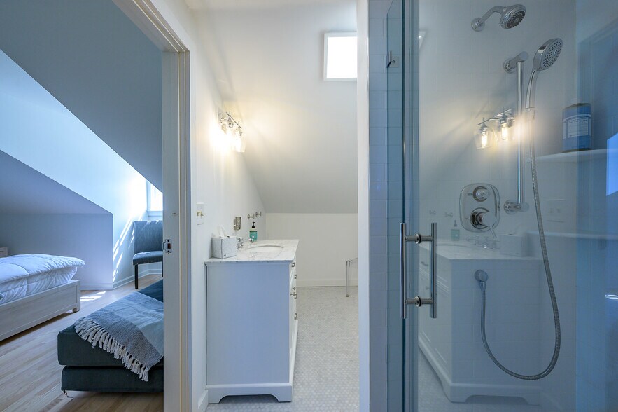 More Photos Of 2 Kemble St, Lenox Hospitality For Sale