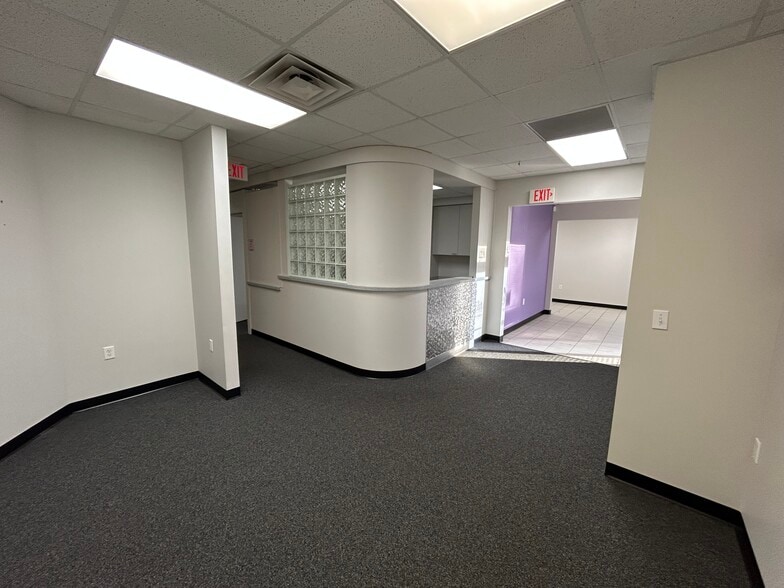 More Photos Of 1230 E Kingsley St, Springfield Medical For Lease