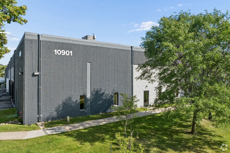 More Photos Of 10901 Hampshire Ave S, Bloomington Warehouse For Lease