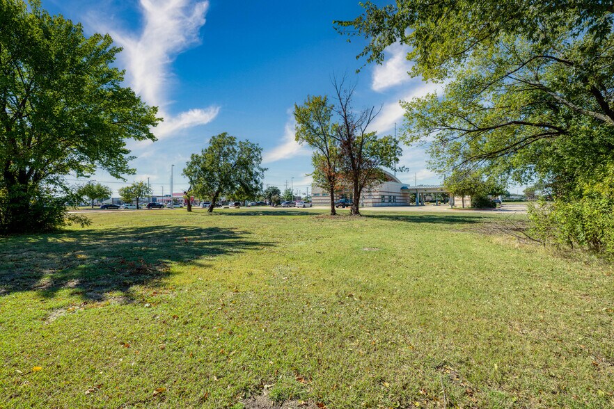More Photos Of 2401 Arapaho Rd, Garland Land For Sale