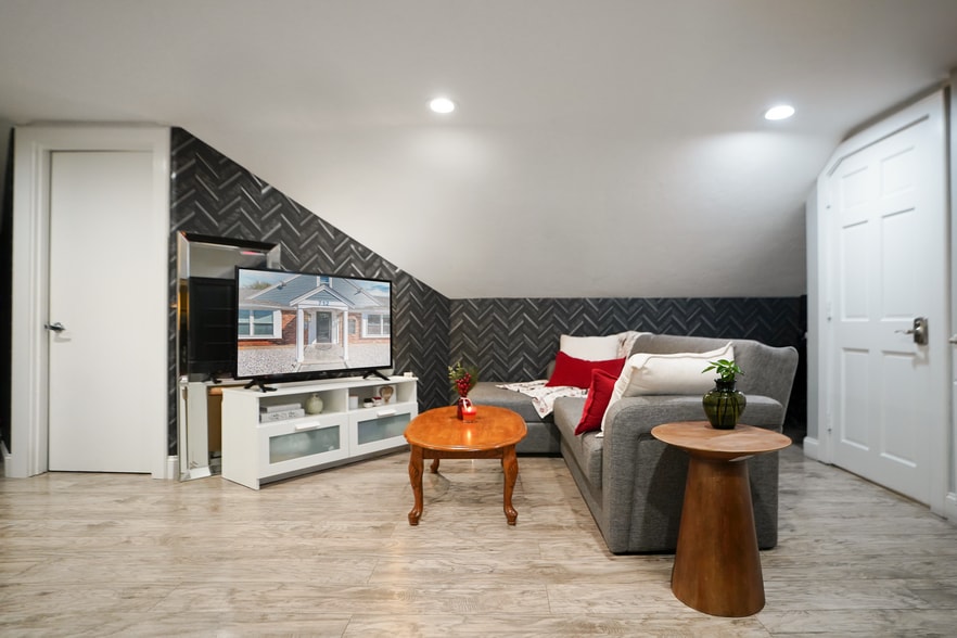 More Photos Of 712 Main St, Hyannis Storefront Retail Office For Sale