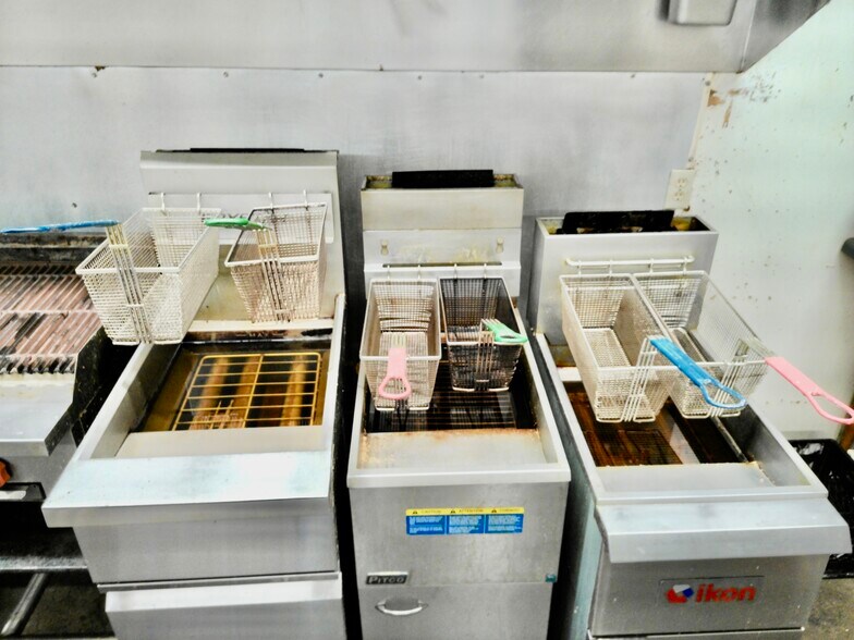 More Photos Of 49 Route Tt, Noel Restaurant For Sale
