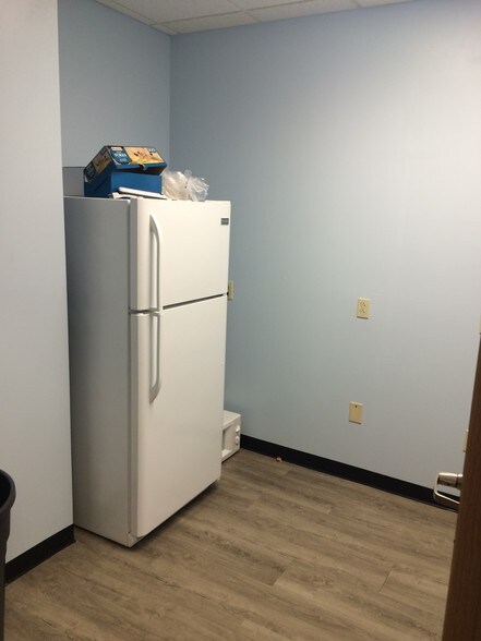 More Photos Of 314 Goff Mountain Rd, Charleston Office For Lease