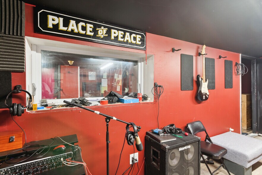 More Photos Of 600 Main St, Riverton Office For Sale