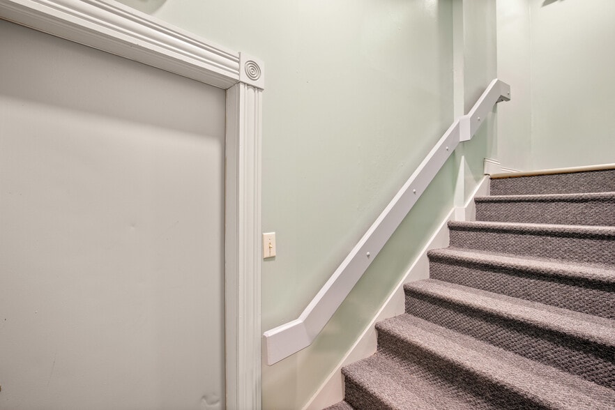 More Photos Of 105 E Main St, Somerset Storefront Retail Residential For Sale