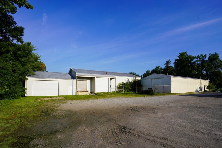 More Photos Of 2605 Alma Ave, Fort Wayne Showroom For Sale