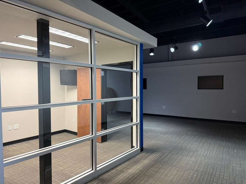 More Photos Of 333 S Jefferson St, Springfield Office For Lease