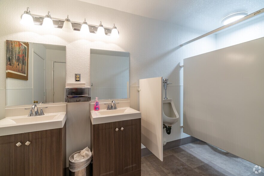 More Photos Of 1101 Standiford Ave, Modesto Medical For Lease