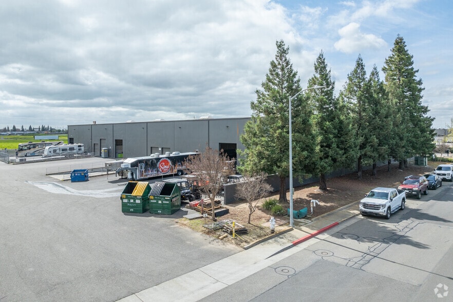 More Photos Of 9068 Elkmont Dr, Elk Grove Warehouse For Sale