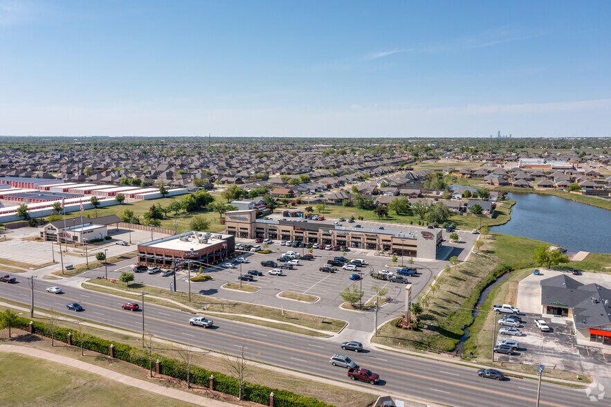 More Photos Of 835 SW 19th St, Moore Unknown For Lease