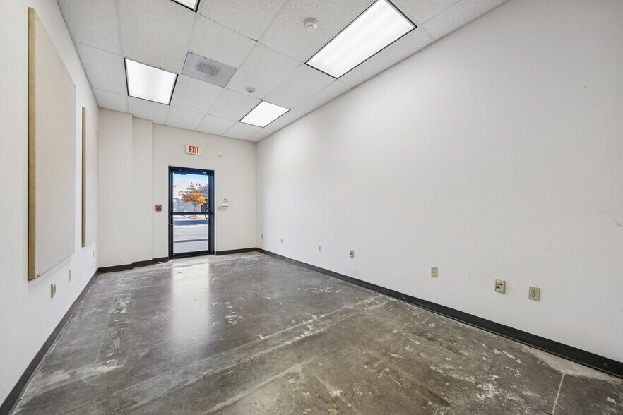 More Photos Of 111 Cooperative Way, Georgetown Flex For Lease