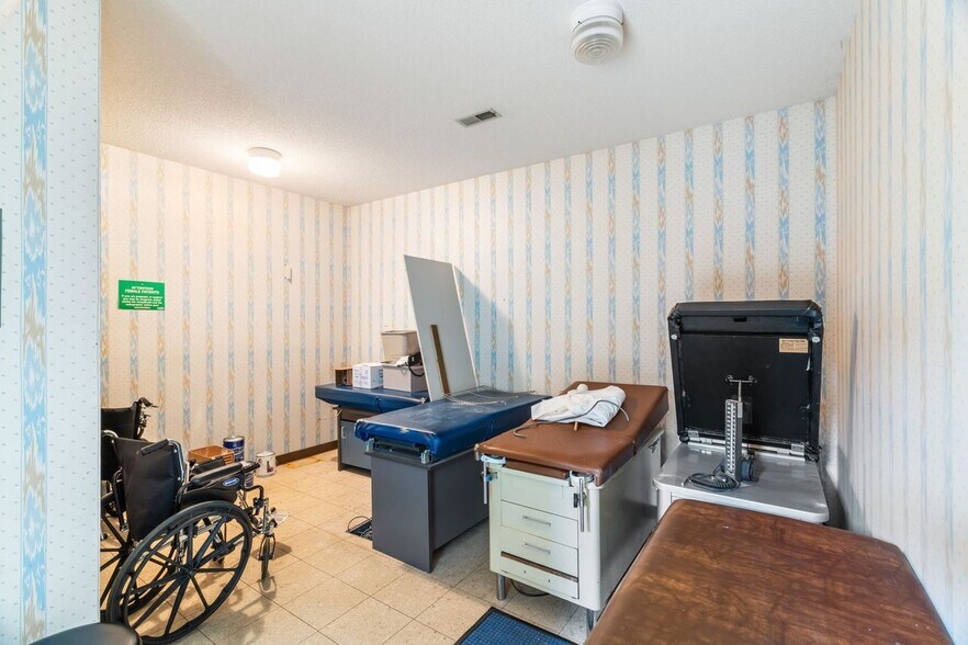 More Photos Of 901 Grove St, Loudon Medical For Sale