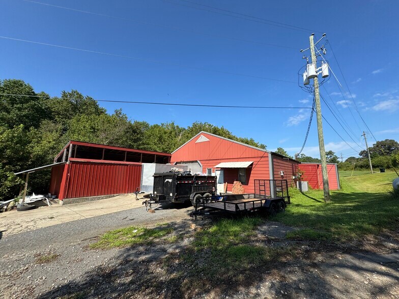 More Photos Of 10535 Highway 53 W, Talking Rock Service For Sale