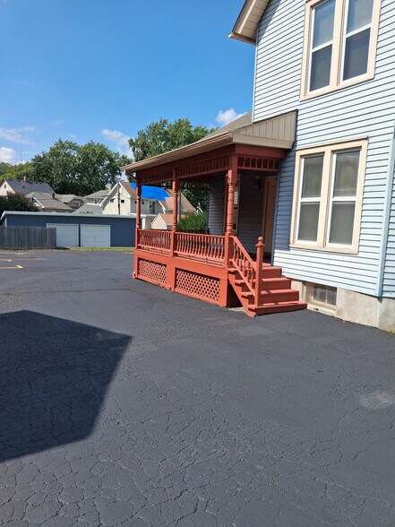 More Photos Of 442 N Lake St, Aurora Office For Sale